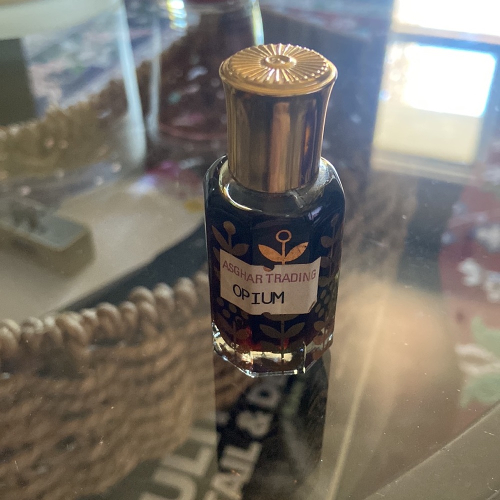 Opium Perfume in a pretty case - Picture 3 of 3